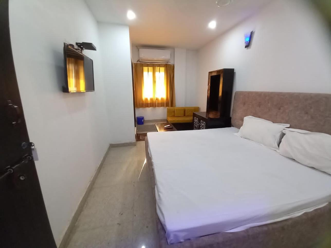 Metro Regency Hotel 2*
